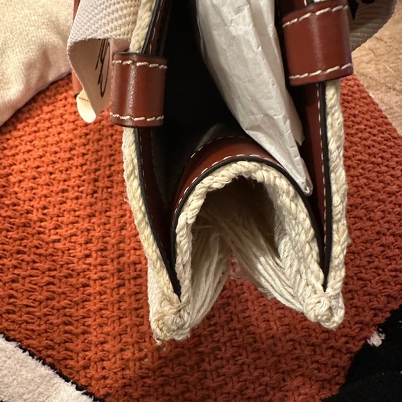 Authentic Chloé Woody Medium Woven Fringe Tote - Picture 7 of 15